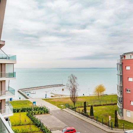 Myflat Coral 61 Luxury Apartment Siofok Bagian luar foto