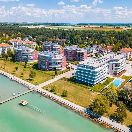 Myflat Coral 61 Luxury Apartment Siofok Bagian luar foto