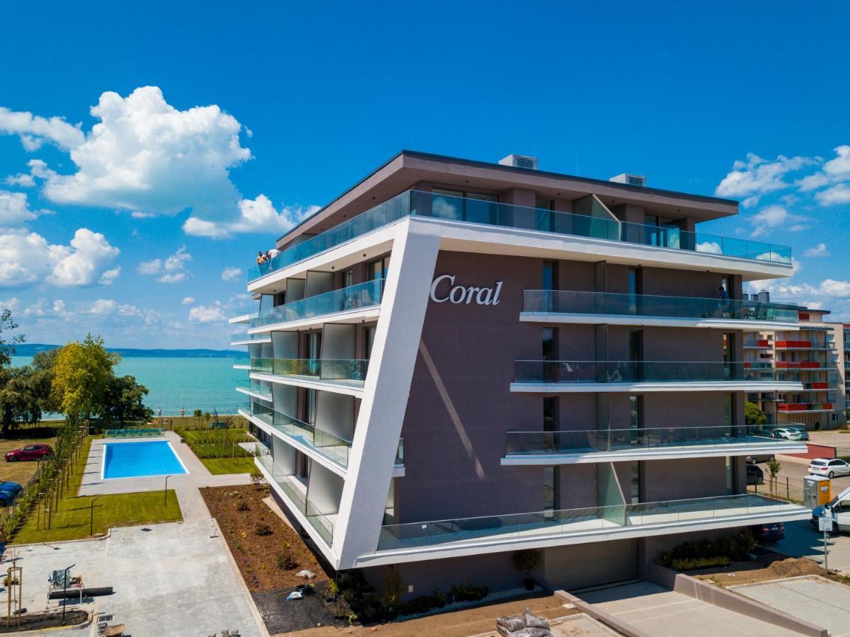 Myflat Coral 61 Luxury Apartment Siofok Bagian luar foto