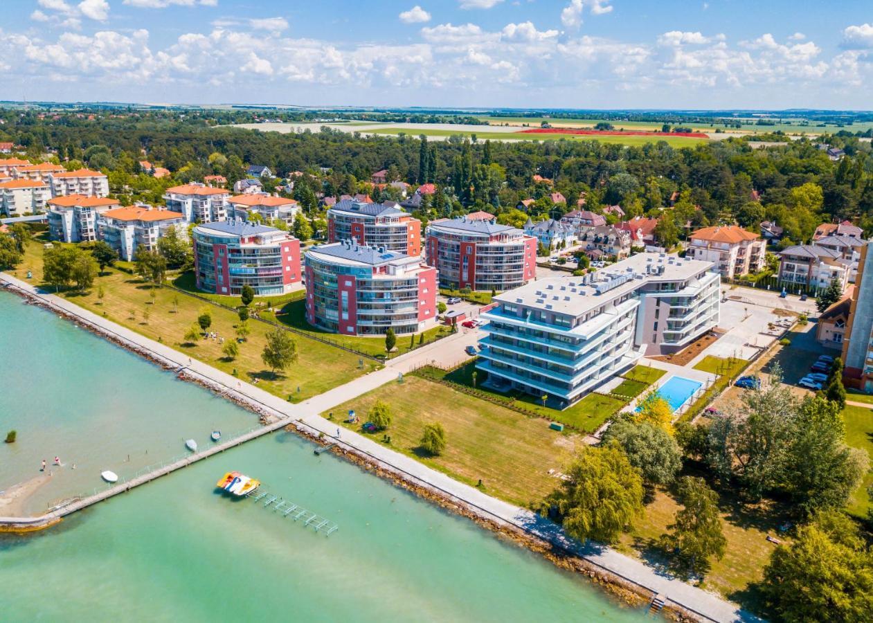 Myflat Coral 61 Luxury Apartment Siofok Bagian luar foto