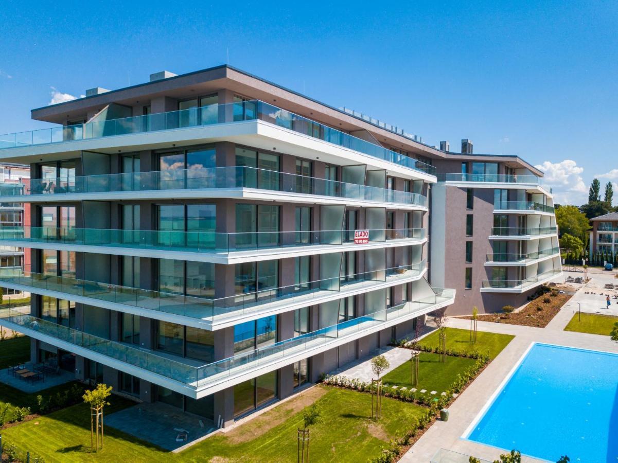 Myflat Coral 61 Luxury Apartment Siofok Bagian luar foto